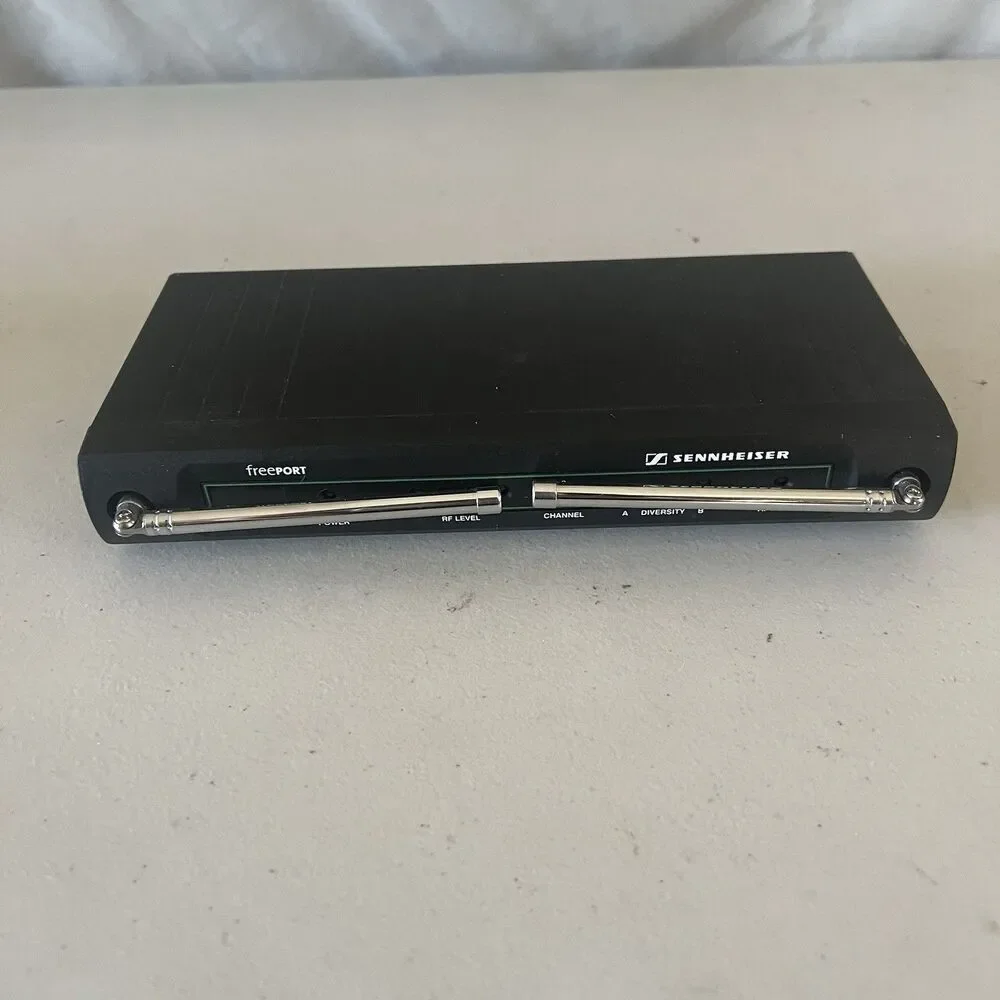 Sennheiser Microphone Diversity Receiver EM1-C Freeport Base Only. Excellent!